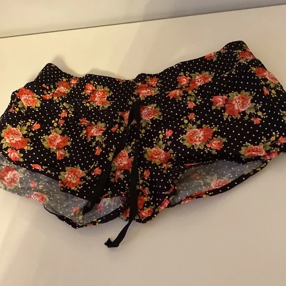 3 Shorts - Picture 6 of 7